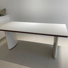 Muatkan imej ke dalam penonton Galeri, Taya Modern Solid Wood with Sintered Stone Slab Dining Table