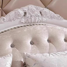 Load image into Gallery viewer, Wendel European Design Fabric Sofa