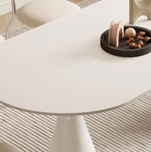 Muatkan imej ke dalam penonton Galeri, Yates Retro Style Rounded Rectangle Dining Table