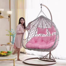 Muatkan imej ke dalam penonton Galeri, Archer Rattan Swing Chair Outdoor Furniture