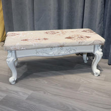 Muatkan imej ke dalam penonton Galeri, Chaney European Flower Design Bench