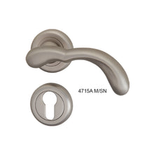 将图片加载到图库查看器，IRANZO Solid Brass Lever Handle on Rose 4715A
