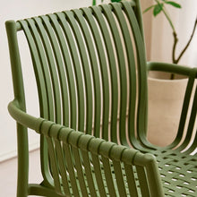 Muatkan imej ke dalam penonton Galeri, Potts Rattan Outdoor Trend Stackable Chair
