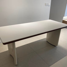 Muatkan imej ke dalam penonton Galeri, Taya Modern Solid Wood with Sintered Stone Slab Dining Table
