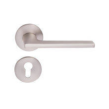 Muatkan imej ke dalam penonton Galeri, NOVOSOM Ultra Slim 5 Lever Handle Wellington Series NVS308R-WELL-SN
